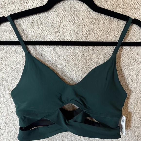 lululemon athletica Other - Lululemon V-neck Crossover Underband Bra- size 8/Medium, NWT